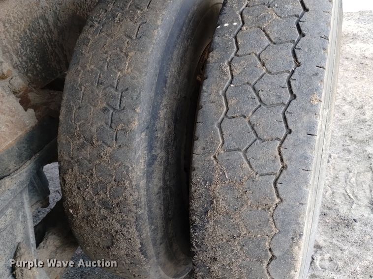 image for item DQ6036 1991 Ford L8000 dump truck