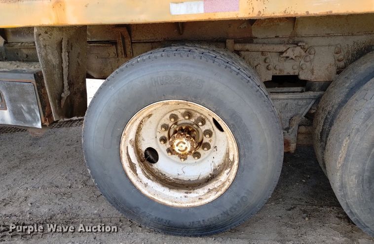 image for item DQ6036 1991 Ford L8000 dump truck