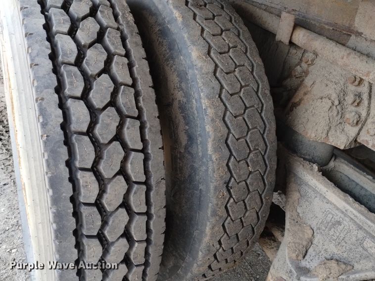 image for item DQ6036 1991 Ford L8000 dump truck