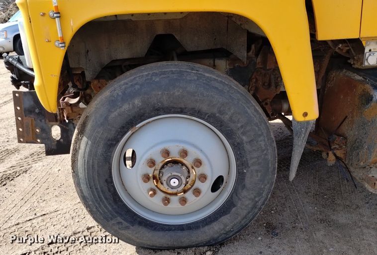 image for item DQ6036 1991 Ford L8000 dump truck