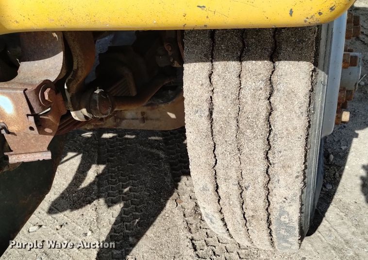 image for item DQ6036 1991 Ford L8000 dump truck