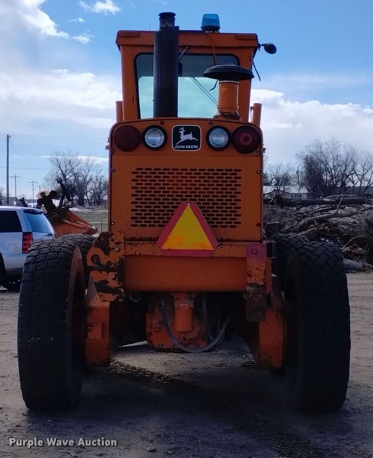 image for item DQ6037 1984 John Deere  770A motor grader