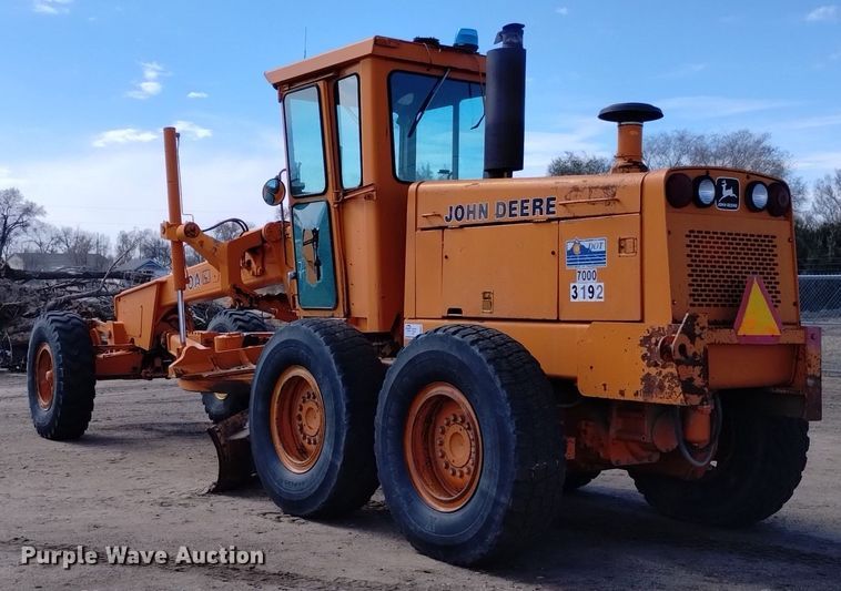 image for item DQ6037 1984 John Deere  770A motor grader