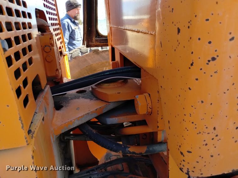 image for item DQ6037 1984 John Deere  770A motor grader