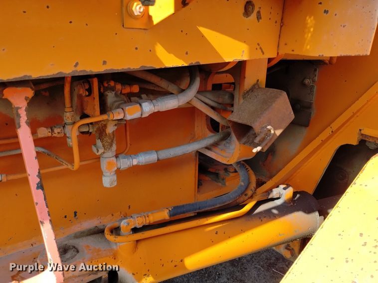 image for item DQ6037 1984 John Deere  770A motor grader