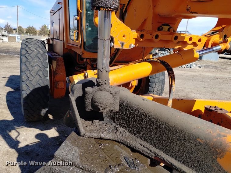 image for item DQ6037 1984 John Deere  770A motor grader