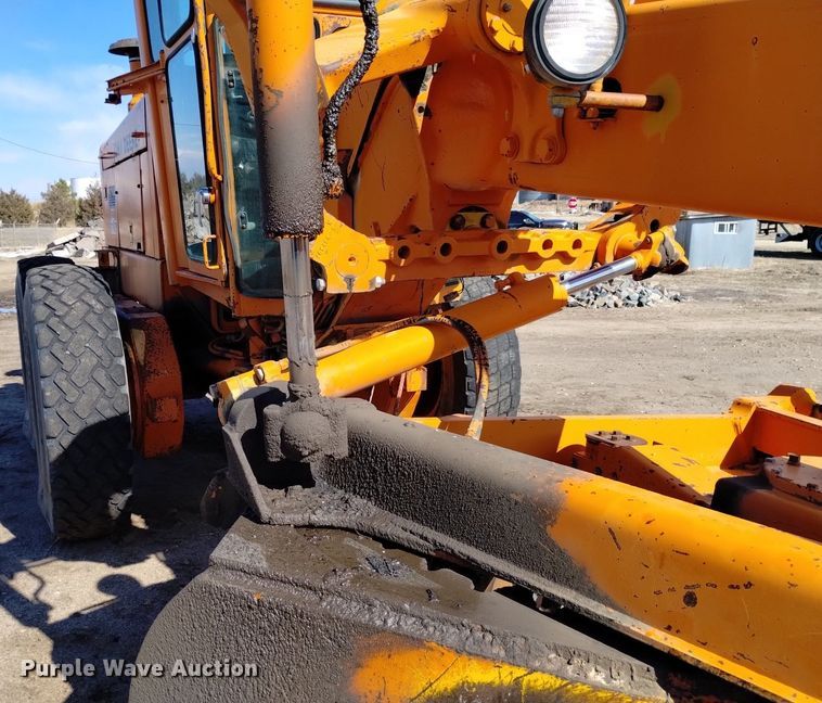 image for item DQ6037 1984 John Deere  770A motor grader