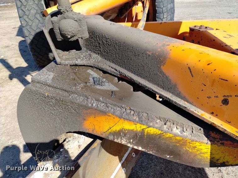 image for item DQ6037 1984 John Deere  770A motor grader