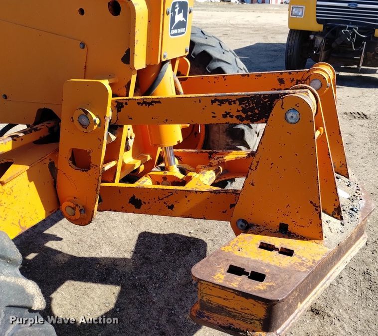 image for item DQ6037 1984 John Deere  770A motor grader