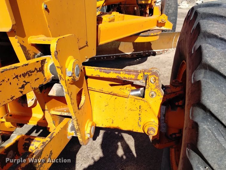 image for item DQ6037 1984 John Deere  770A motor grader