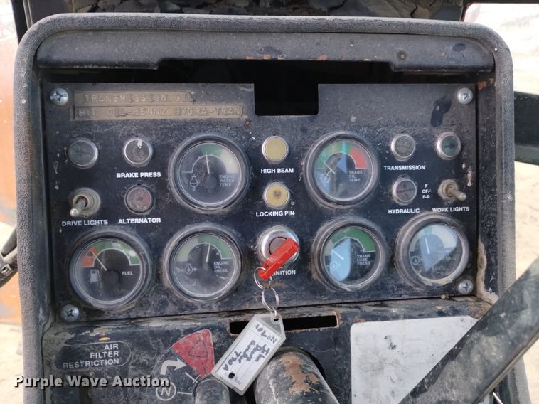 image for item DQ6037 1984 John Deere  770A motor grader