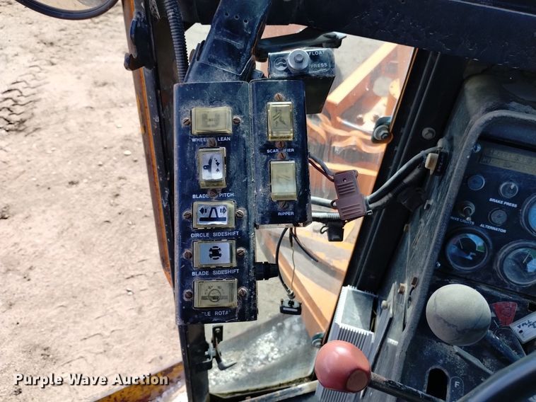 image for item DQ6037 1984 John Deere  770A motor grader