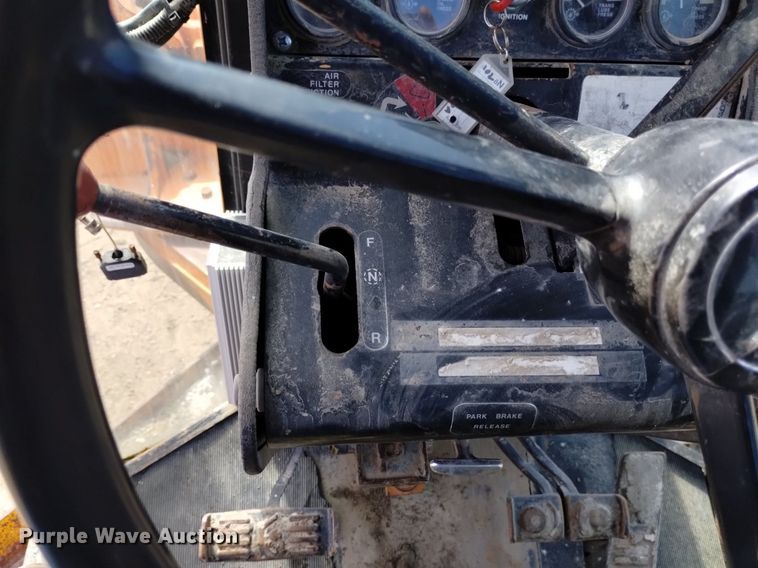 image for item DQ6037 1984 John Deere  770A motor grader