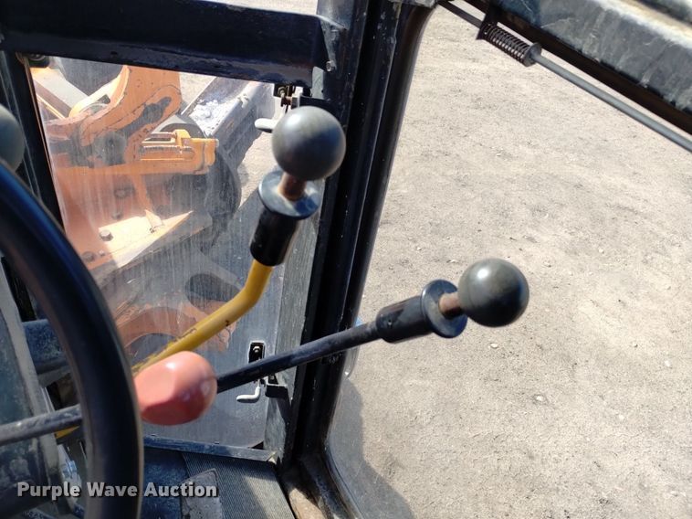 image for item DQ6037 1984 John Deere  770A motor grader