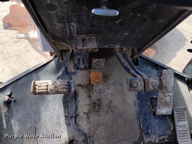 image for item DQ6037 1984 John Deere  770A motor grader