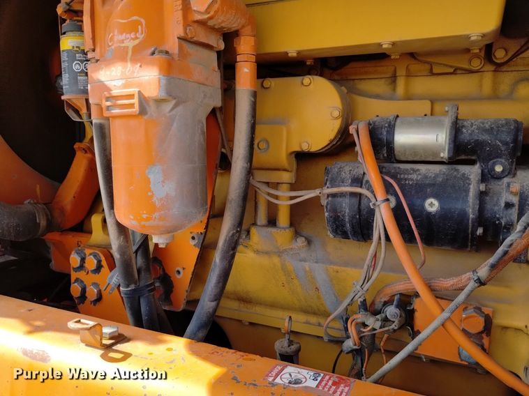 image for item DQ6037 1984 John Deere  770A motor grader