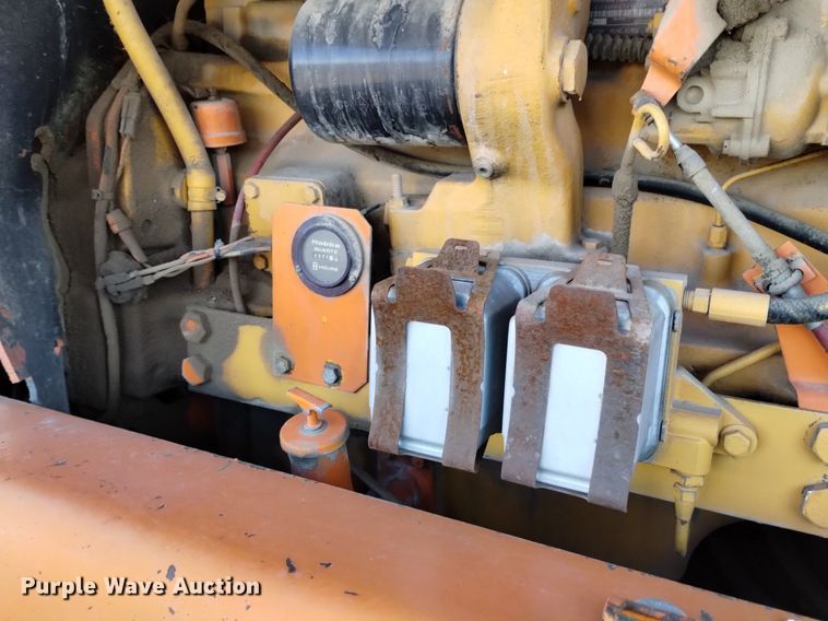 image for item DQ6037 1984 John Deere  770A motor grader