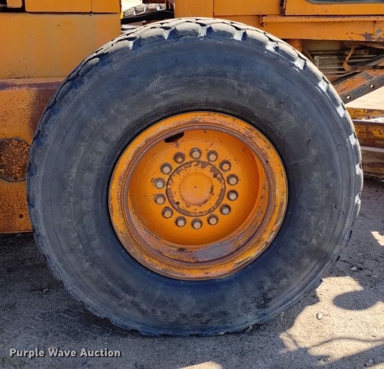 image for item DQ6037 1984 John Deere  770A motor grader