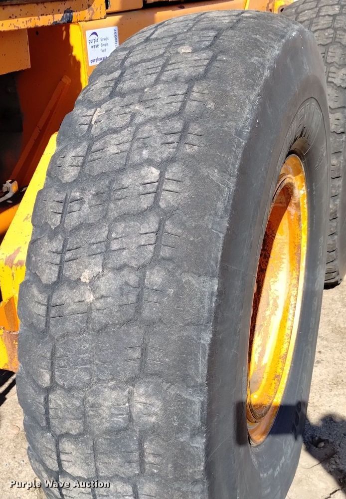 image for item DQ6037 1984 John Deere  770A motor grader