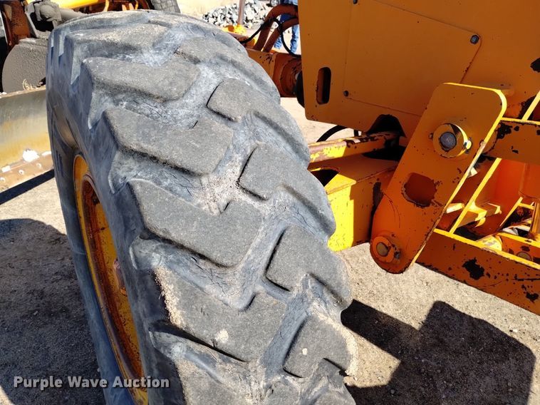 image for item DQ6037 1984 John Deere  770A motor grader