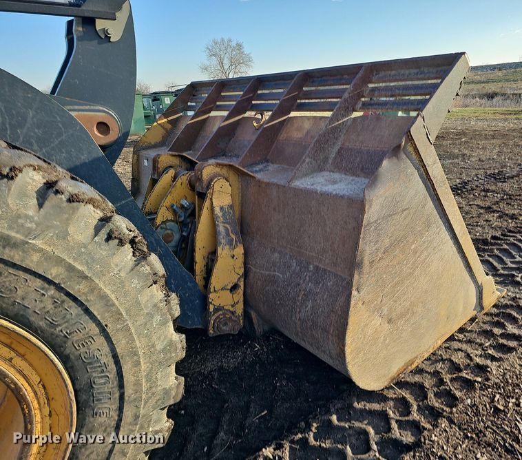 image for item DQ8653 2007 John Deere 644J wheel loader