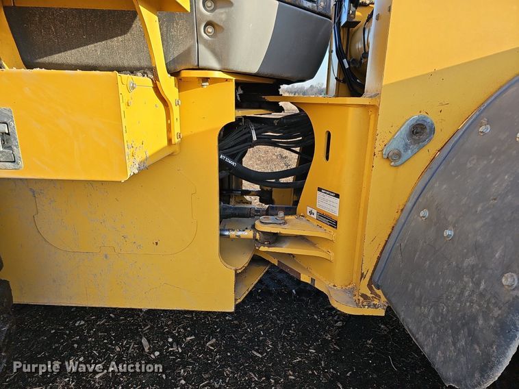 image for item DQ8653 2007 John Deere 644J wheel loader