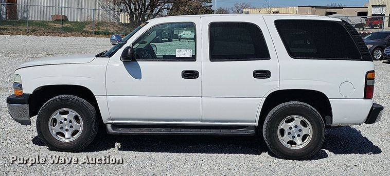 image for item DQ8706 2004 Chevrolet Tahoe SUV