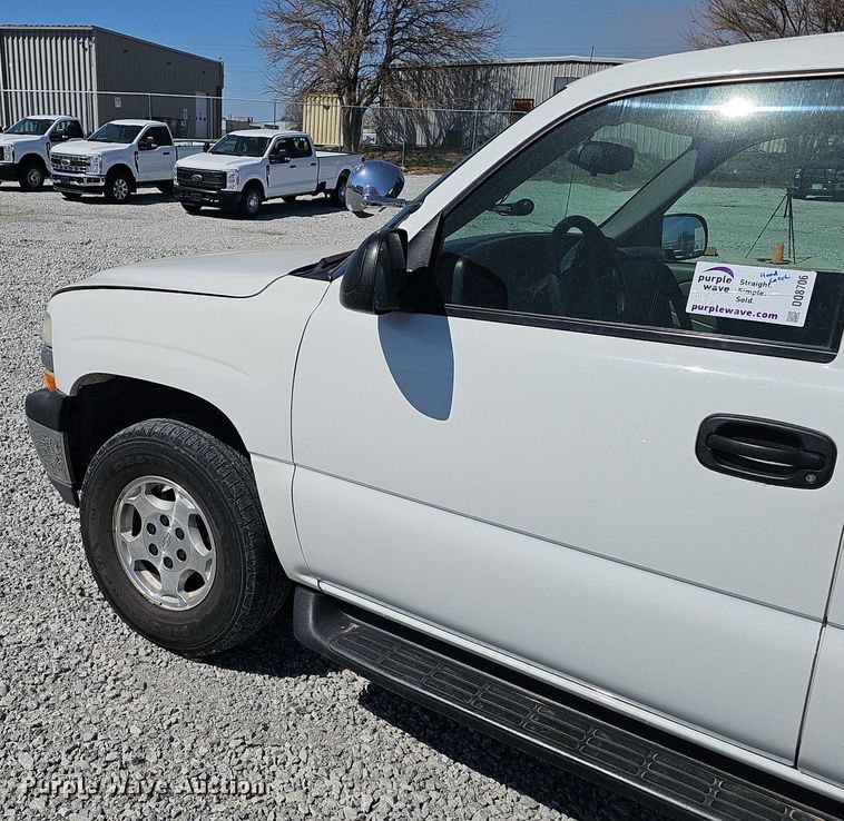 image for item DQ8706 2004 Chevrolet Tahoe SUV