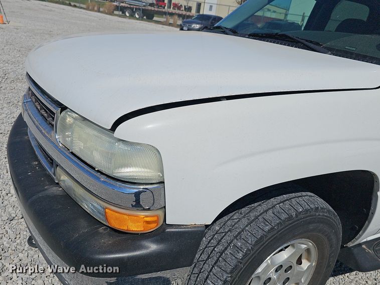 image for item DQ8706 2004 Chevrolet Tahoe SUV