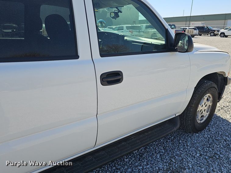 image for item DQ8706 2004 Chevrolet Tahoe SUV