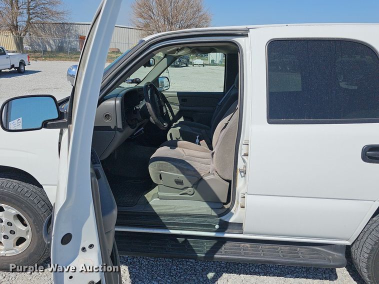 image for item DQ8706 2004 Chevrolet Tahoe SUV