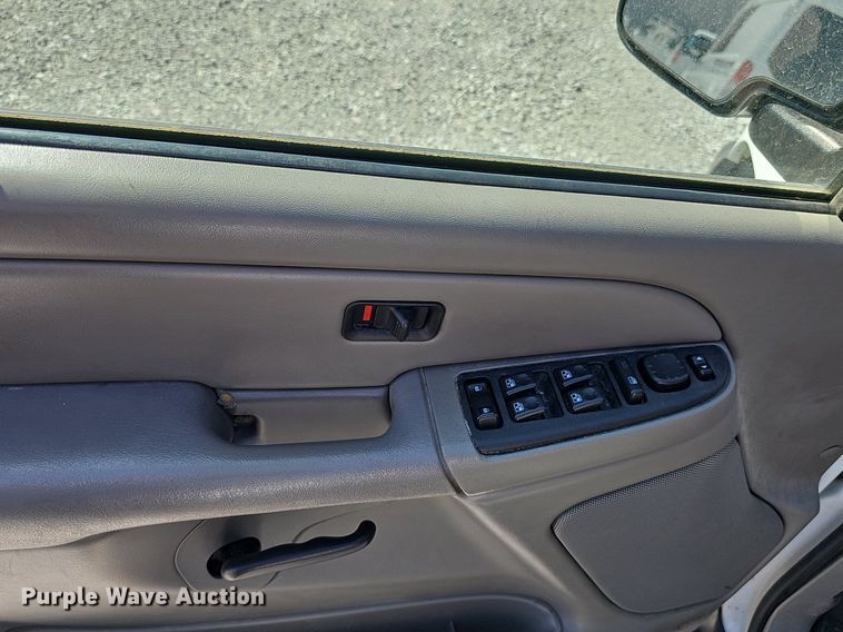 image for item DQ8706 2004 Chevrolet Tahoe SUV