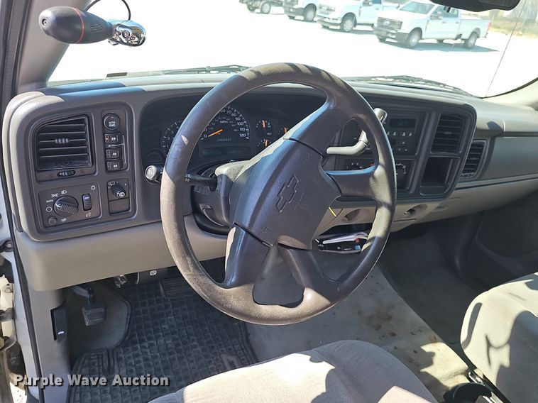 image for item DQ8706 2004 Chevrolet Tahoe SUV