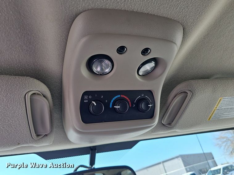 image for item DQ8706 2004 Chevrolet Tahoe SUV