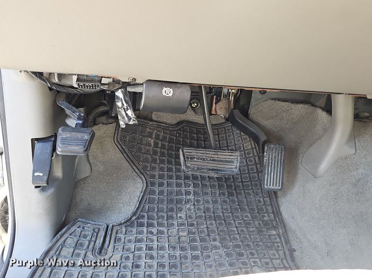 image for item DQ8706 2004 Chevrolet Tahoe SUV