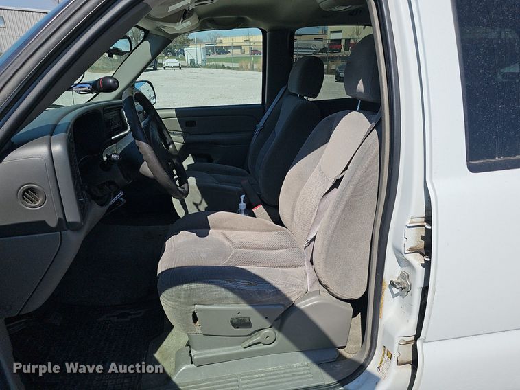 image for item DQ8706 2004 Chevrolet Tahoe SUV