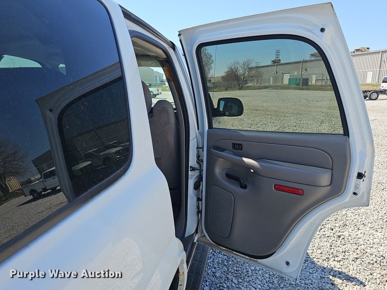 image for item DQ8706 2004 Chevrolet Tahoe SUV