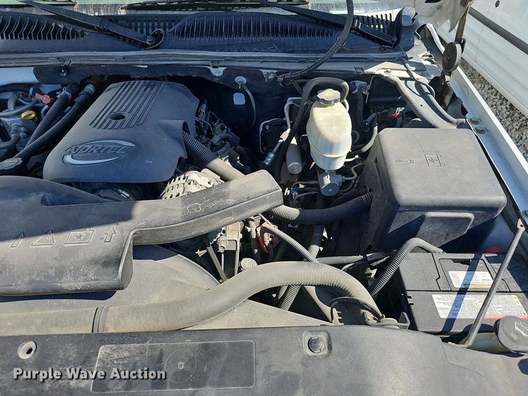 image for item DQ8706 2004 Chevrolet Tahoe SUV