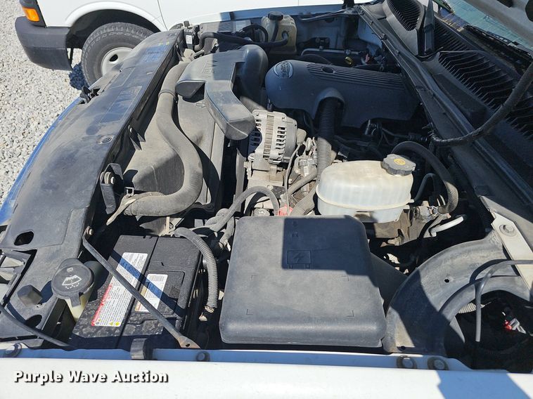 image for item DQ8706 2004 Chevrolet Tahoe SUV