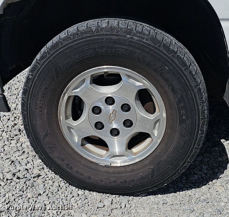 image for item DQ8706 2004 Chevrolet Tahoe SUV