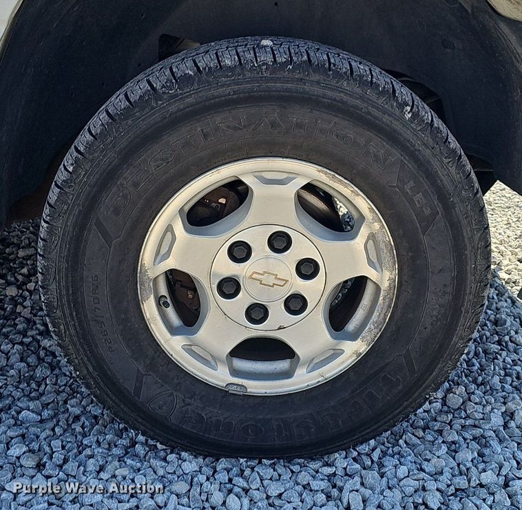 image for item DQ8706 2004 Chevrolet Tahoe SUV