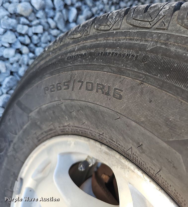 image for item DQ8706 2004 Chevrolet Tahoe SUV