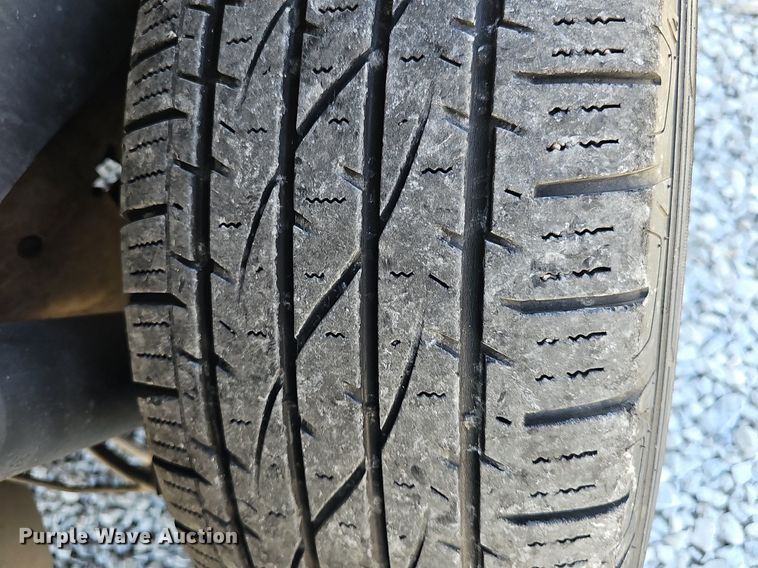 image for item DQ8706 2004 Chevrolet Tahoe SUV