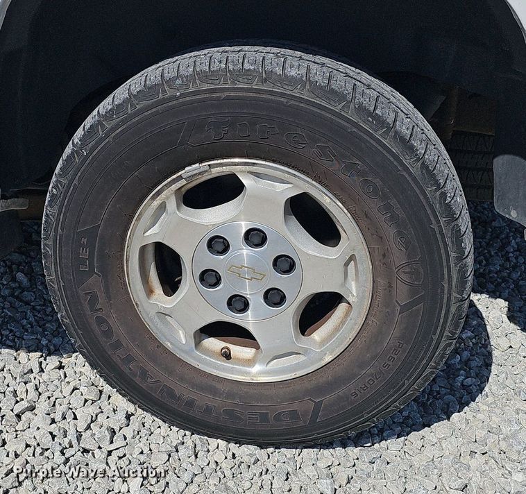 image for item DQ8706 2004 Chevrolet Tahoe SUV