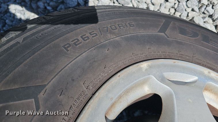 image for item DQ8706 2004 Chevrolet Tahoe SUV