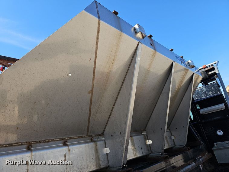 image for item DR5991 2013 Ford F750 Super Duty XL hook lift truck