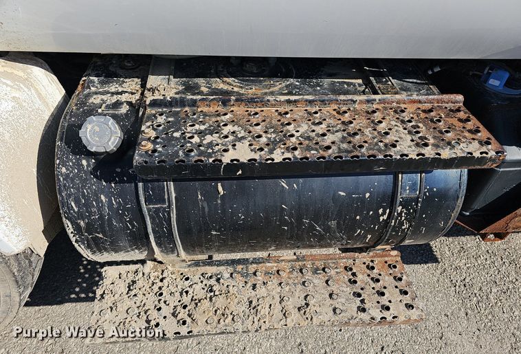 image for item DR5991 2013 Ford F750 Super Duty XL hook lift truck