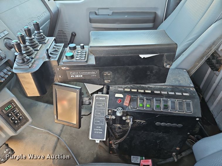 image for item DR5991 2013 Ford F750 Super Duty XL hook lift truck