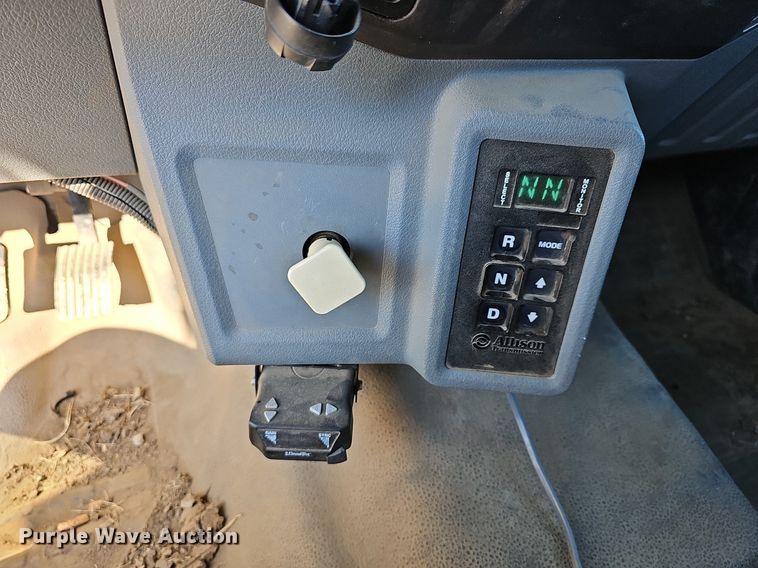 image for item DR5991 2013 Ford F750 Super Duty XL hook lift truck