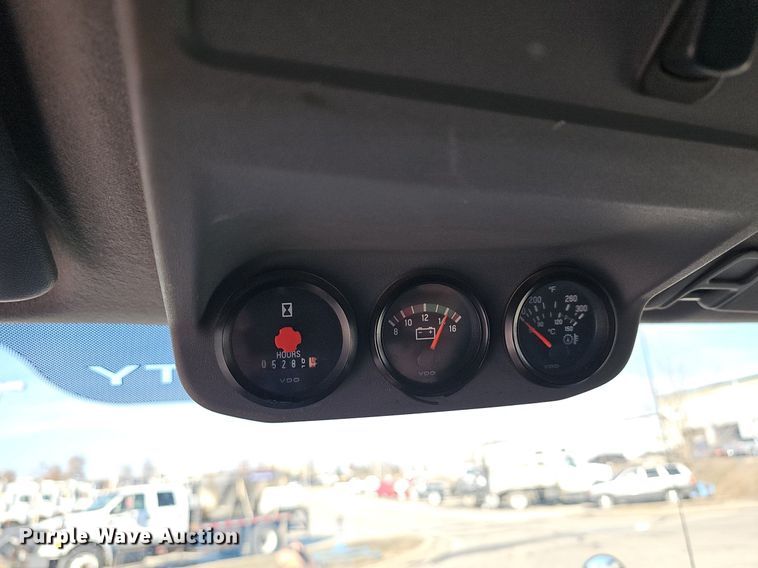 image for item DR5991 2013 Ford F750 Super Duty XL hook lift truck